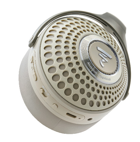 Focal headphones with integrated controls